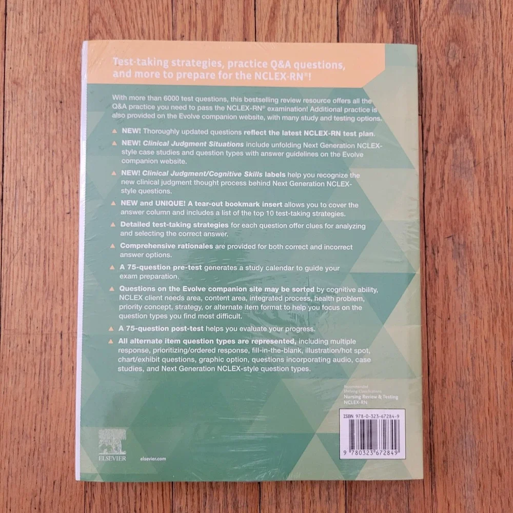 Saunders 8th Ed NCLEX RN Q&A Review Silvestri Paperback Textbook New College